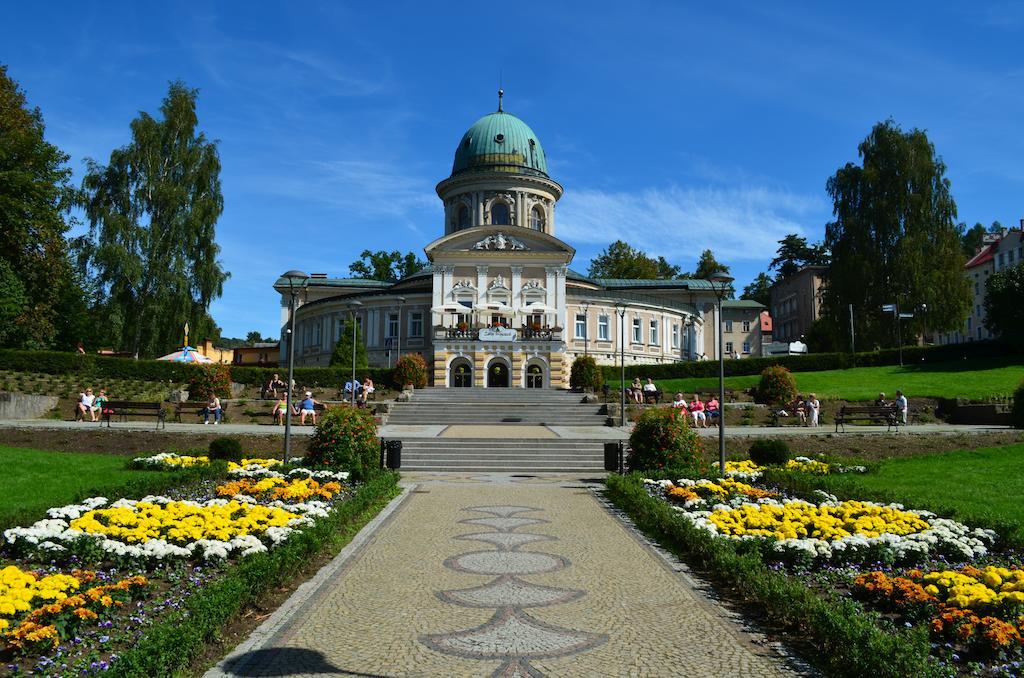 Aparthotel Zdroj Wojciech à Lądek-Zdrój Extérieur photo